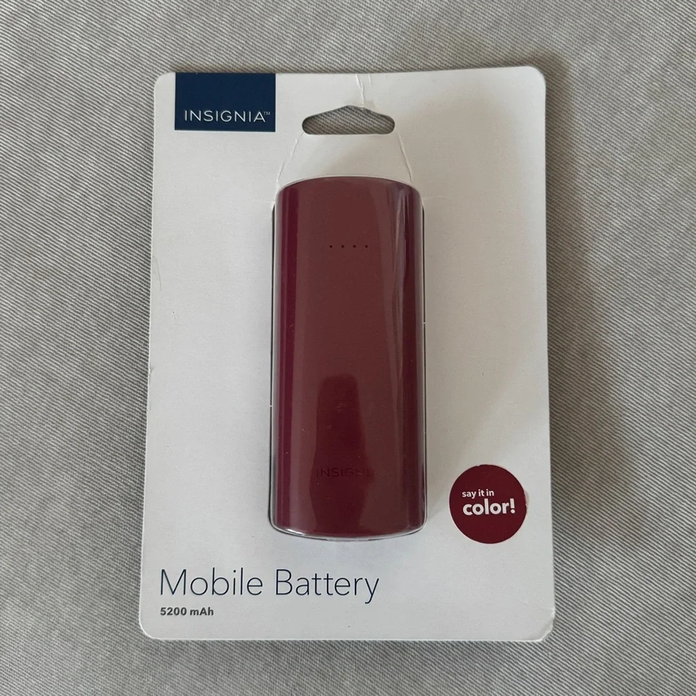 NWT! Insignia 5,200 mAh Portable Compact Charger in Red